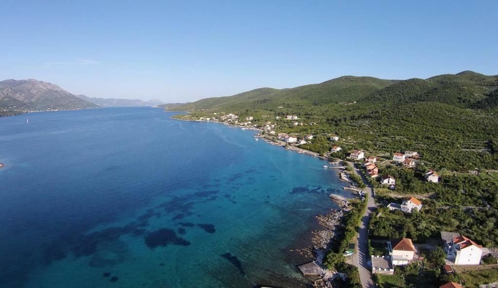 Apartment Kneze Račišće 外观 照片