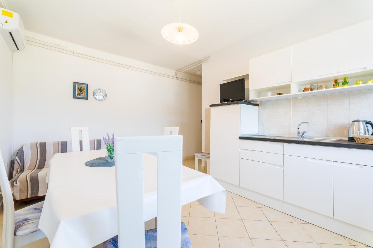 Apartment Kneze Račišće 外观 照片