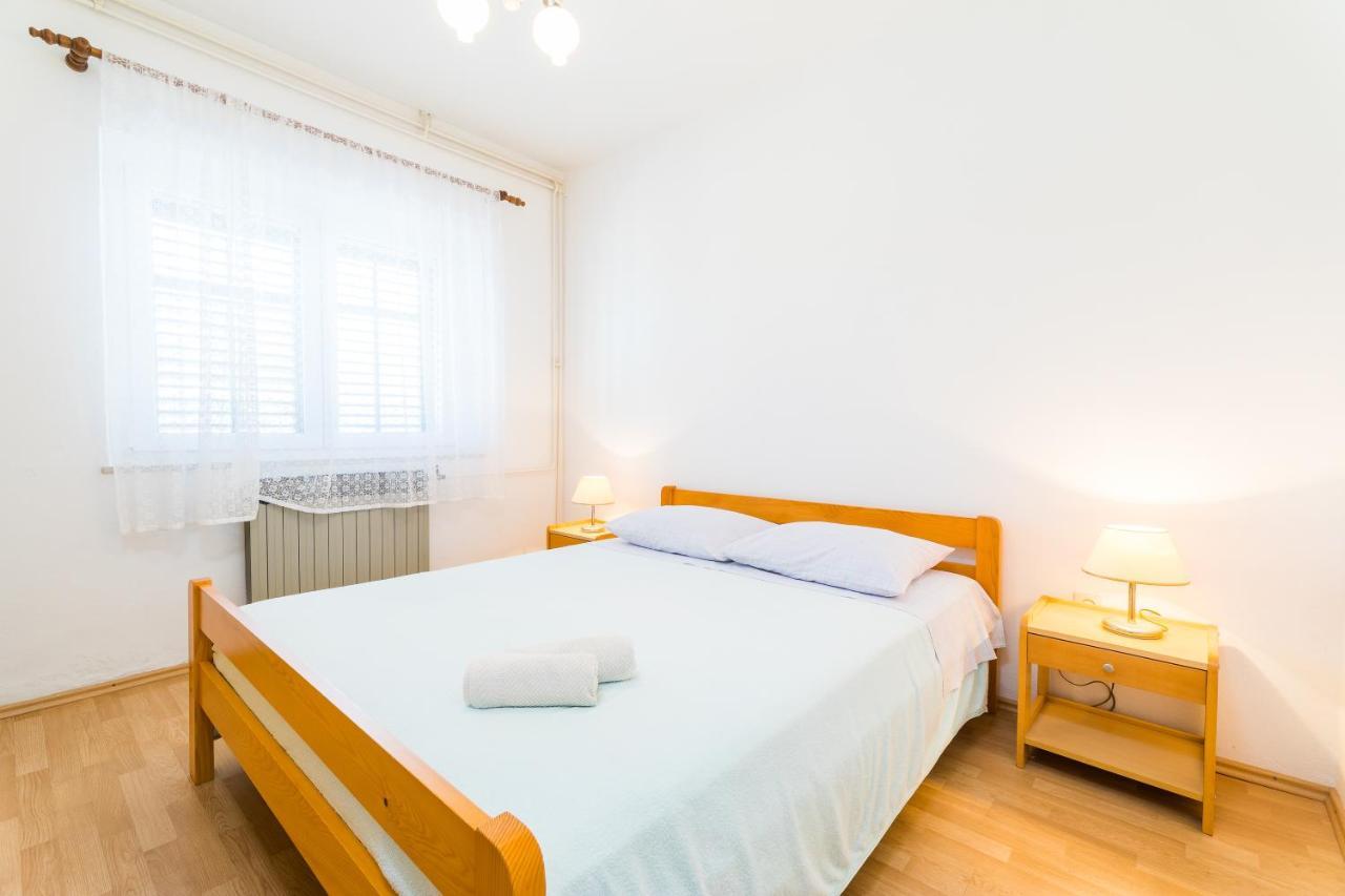 Apartment Kneze Račišće 外观 照片
