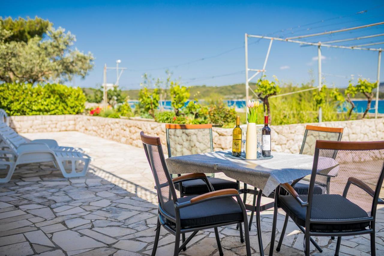 Apartment Kneze Račišće 外观 照片